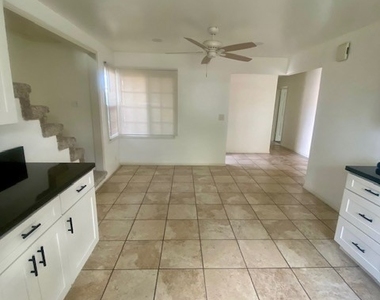 8792 De Ville Circle - Photo Thumbnail 5