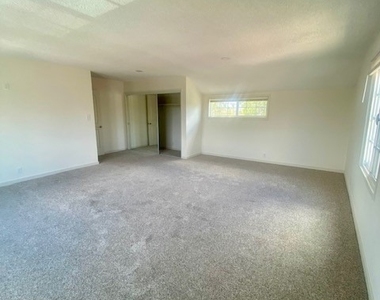 8792 De Ville Circle - Photo Thumbnail 16