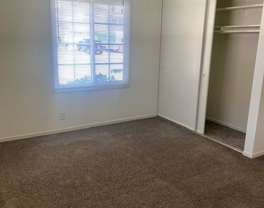 8792 De Ville Circle - Photo Thumbnail 11