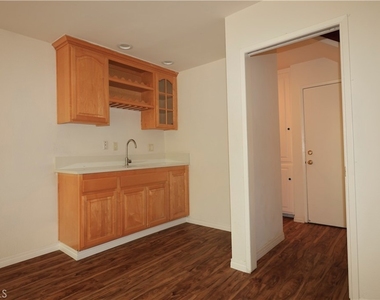 1420 Kensington Drive - Photo Thumbnail 18