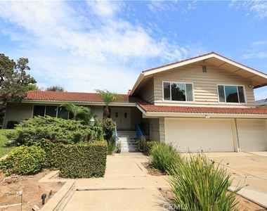 1420 Kensington Drive - Photo Thumbnail 7