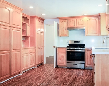 1420 Kensington Drive - Photo Thumbnail 12