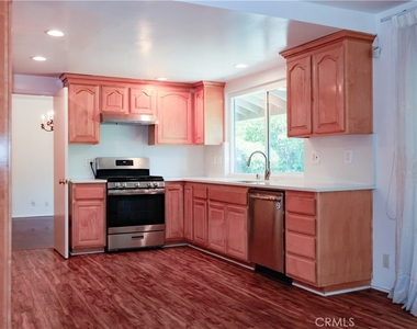 1420 Kensington Drive - Photo Thumbnail 11