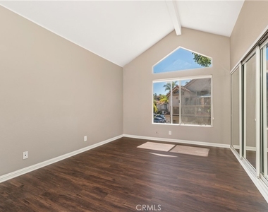 17 Glen Cove - Photo Thumbnail 9