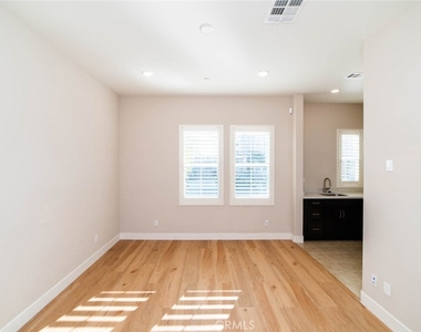 53 Sagan Way - Photo Thumbnail 7