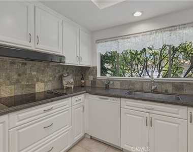 2022 Via Mariposa East - Photo Thumbnail 11