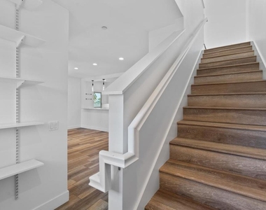 4410 Gresham - Photo Thumbnail 38