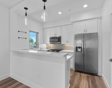 4410 Gresham - Photo Thumbnail 32