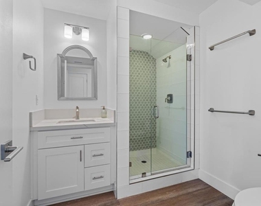 4410 Gresham - Photo Thumbnail 24