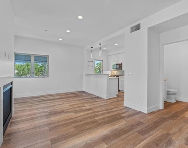 4410 Gresham - Photo Thumbnail 27