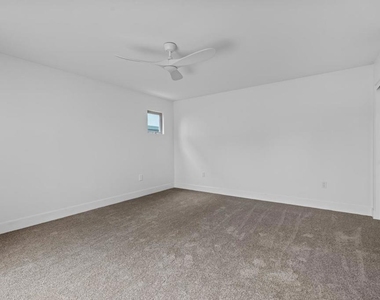 4410 Gresham - Photo Thumbnail 21
