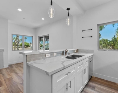 4410 Gresham - Photo Thumbnail 35