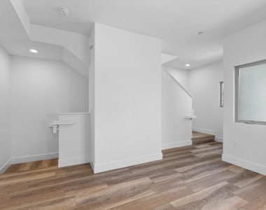 4410 Gresham - Photo Thumbnail 36