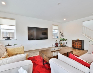 2887 Penrose Lane - Photo Thumbnail 16
