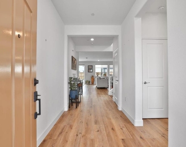 2887 Penrose Lane - Photo Thumbnail 2