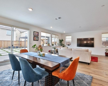 2887 Penrose Lane - Photo Thumbnail 6