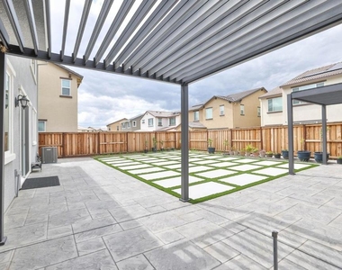 2887 Penrose Lane - Photo Thumbnail 31