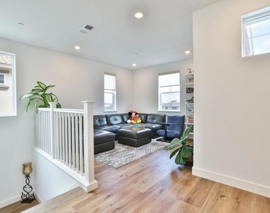 2887 Penrose Lane - Photo Thumbnail 23