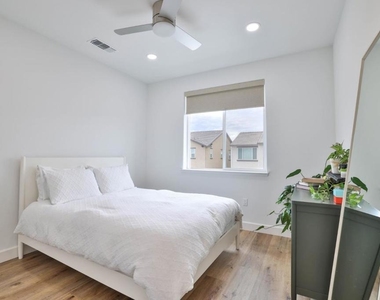 2887 Penrose Lane - Photo Thumbnail 25