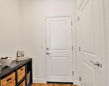 2887 Penrose Lane - Photo Thumbnail 10