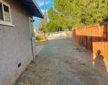 317 Terry Lane - Photo Thumbnail 11