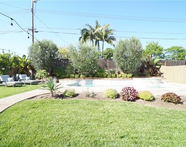 925 Gehrig Avenue - Photo Thumbnail 4