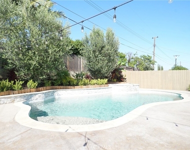 925 Gehrig Avenue - Photo Thumbnail 7