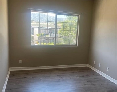 2256 Montrose Ave - Photo Thumbnail 16
