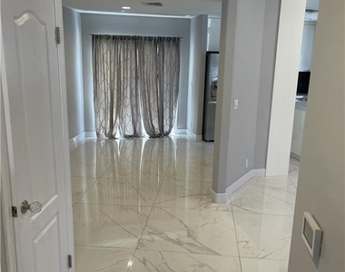 2256 Montrose Ave - Photo Thumbnail 8
