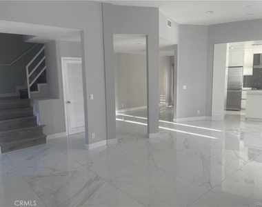 2256 Montrose Ave - Photo Thumbnail 2