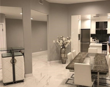 2256 Montrose Ave - Photo Thumbnail 4