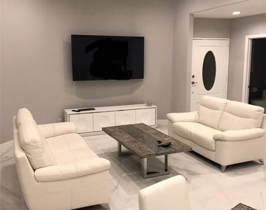 2256 Montrose Ave - Photo Thumbnail 6