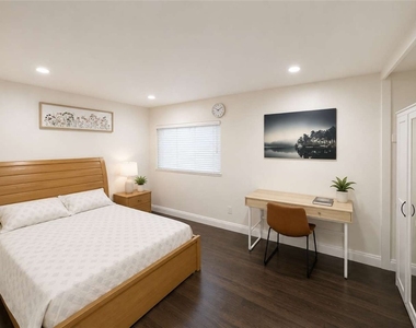 17211 Stowers Avenue - Photo Thumbnail 5
