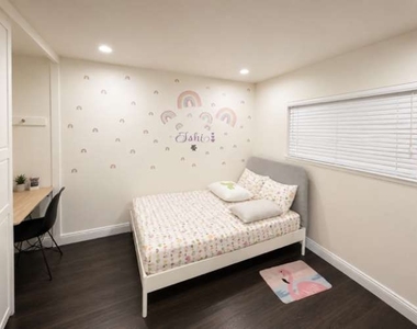 17211 Stowers Avenue - Photo Thumbnail 6