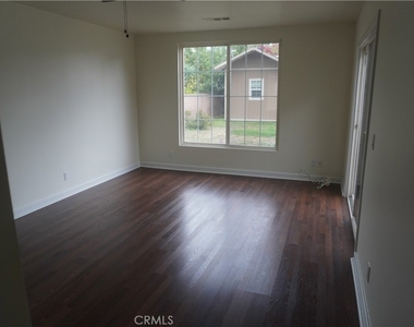 2528 W Flower Avenue - Photo Thumbnail 12