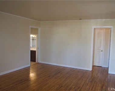 2528 W Flower Avenue - Photo Thumbnail 5