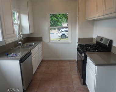 2528 W Flower Avenue - Photo Thumbnail 3