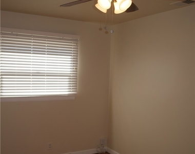 2528 W Flower Avenue - Photo Thumbnail 8