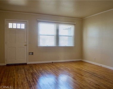 2528 W Flower Avenue - Photo Thumbnail 4
