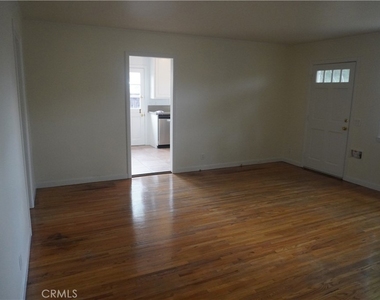 2528 W Flower Avenue - Photo Thumbnail 13