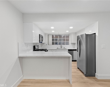 345 W Alameda - Photo Thumbnail 10
