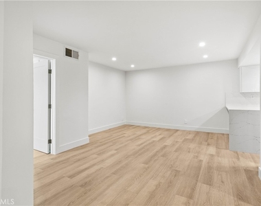 345 W Alameda - Photo Thumbnail 6