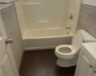 3029 S Budlong Avenue - Photo Thumbnail 4