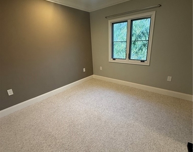 158 S Sierra Madre - Photo Thumbnail 5