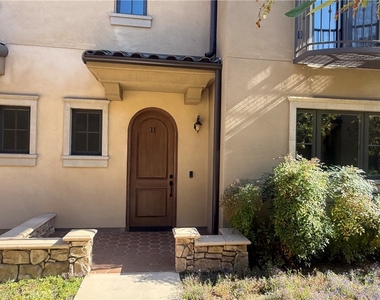 158 S Sierra Madre - Photo Thumbnail 3