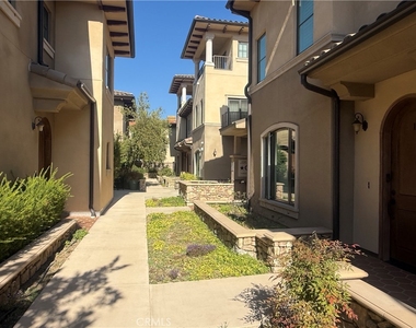 158 S Sierra Madre - Photo Thumbnail 4