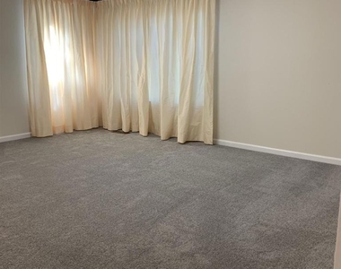 112 Rosemont Ct - Photo Thumbnail 5