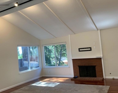 112 Rosemont Ct - Photo Thumbnail 6