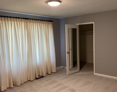 112 Rosemont Ct - Photo Thumbnail 9