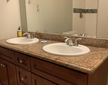 112 Rosemont Ct - Photo Thumbnail 8
